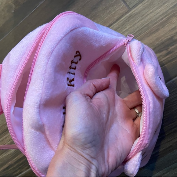 Hello Kitty Mini Backpack 🎀 - Picture 5 of 6